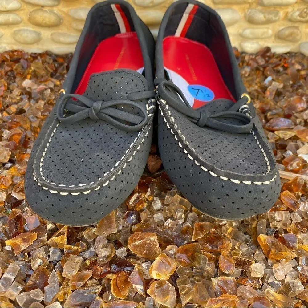 Tommy Hilfiger Women’s Navy Blue Suede Penny Loafers. Size 7.5 EUC!